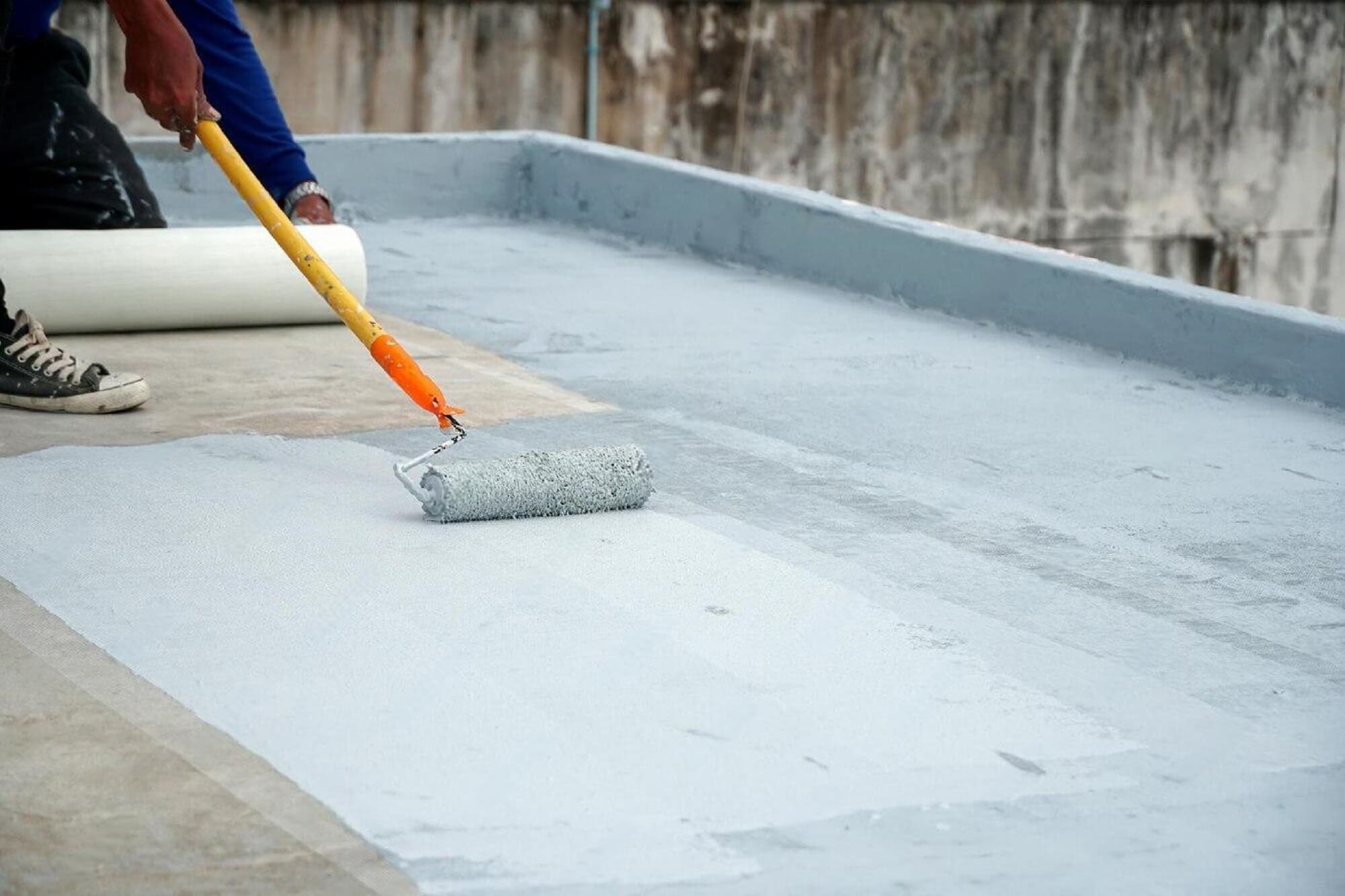 hand-painted-gray-flooring-with-paint-rollers-waterproof-reinforcing-netrepairing-waterproofin_483511-4343